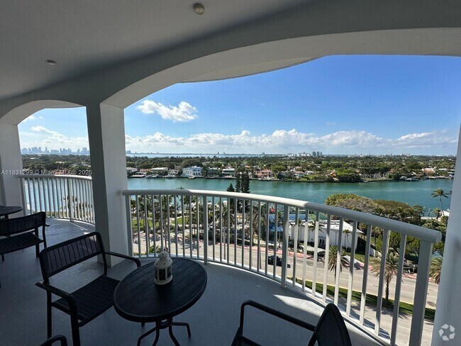 Building Photo - 5401 Collins Ave Unit 922 Rental