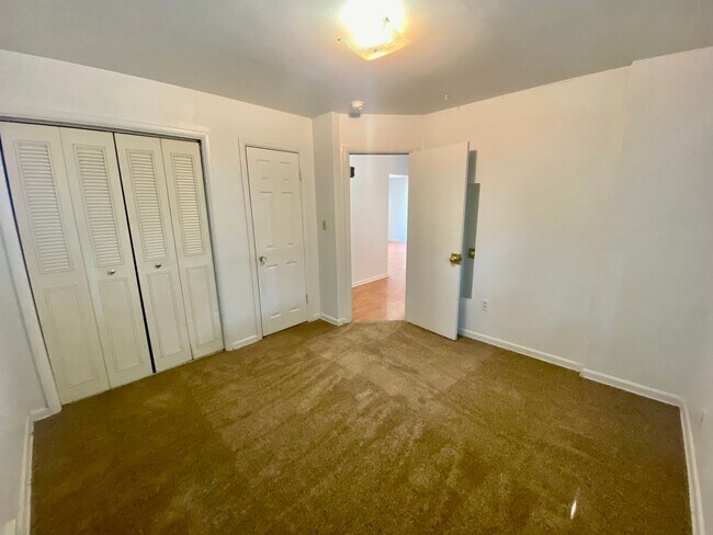 Photo - 4 bedroom house Close to EMU in Ypsilanti- Available Fall 2026