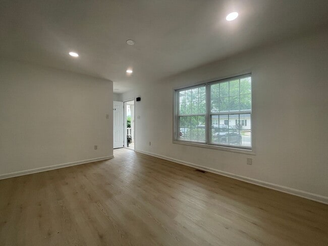 Photo - Newly Remodeled 3BR/1.5BA Duplex in Huntersville