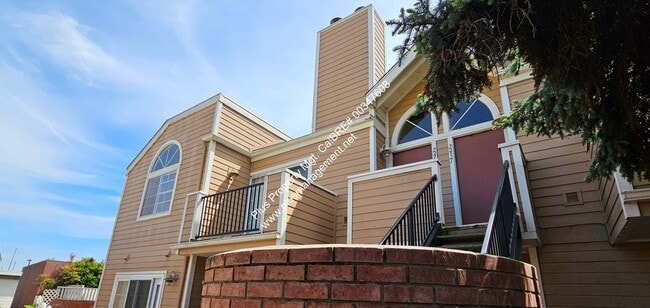 Centrally Located Village Green Two Story ... - Centrally Located Village Green Two Story ... Condo