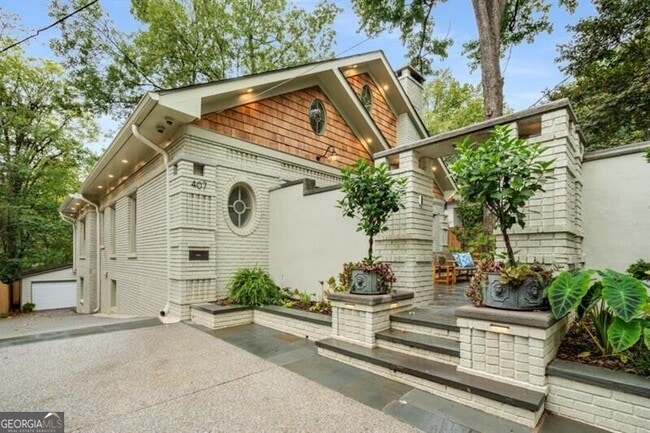 Building Photo - 407 8th St NE