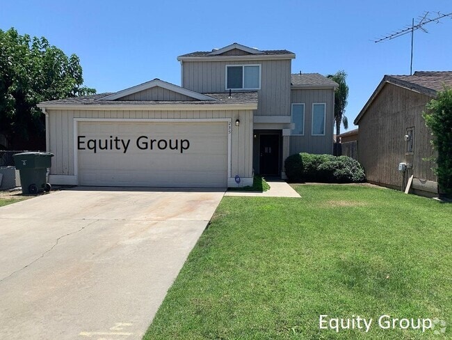 Building Photo - North Visalia Townhome Available Now