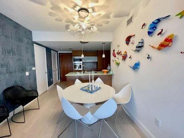 Photo - 5875 Collins Ave