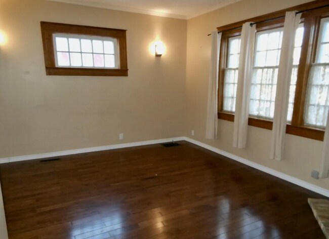 Photo - 2264 Elphinstone St