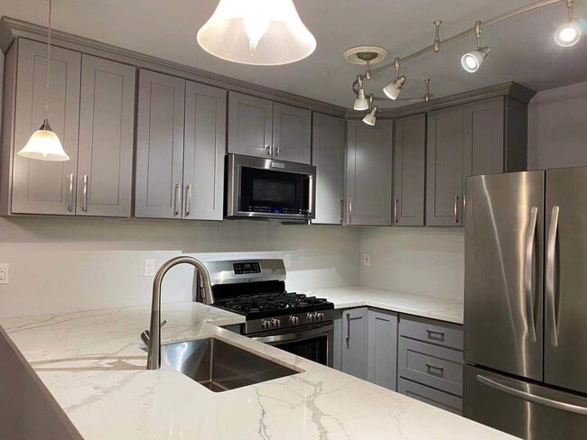 Building Photo - CLICK "REQUEST A TOUR" NOW!