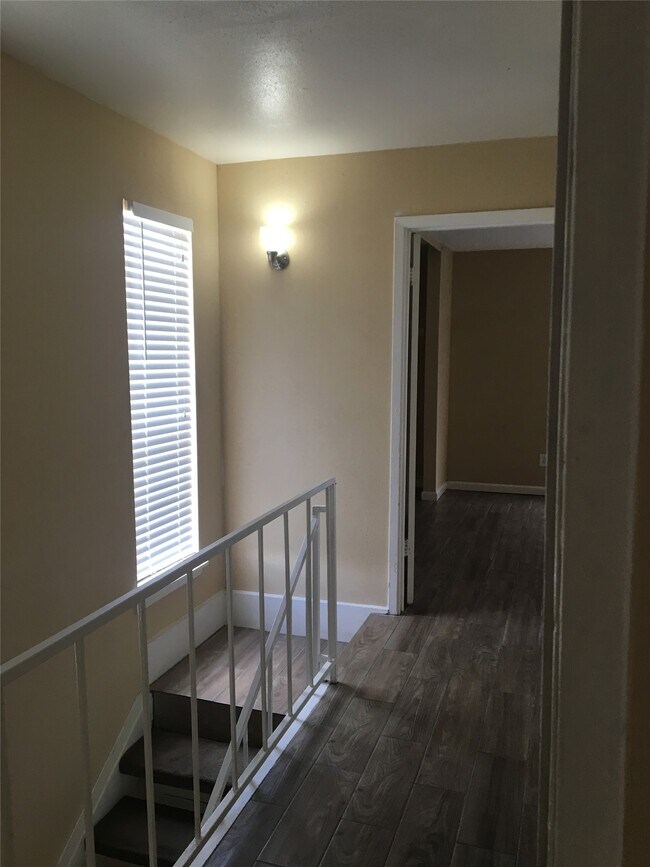 Photo - 5625 Antoine Dr Unit 313