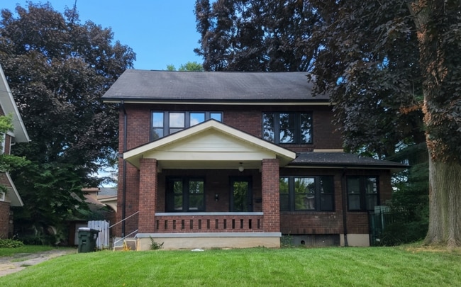 Building Photo - 35 Woodcrest Ave