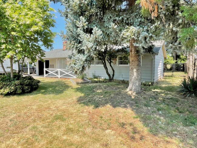 Centennial Remodeled Ranch Home with Large... - Centennial Remodeled Ranch Home with Large...