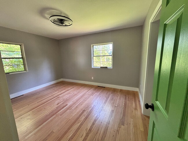 Photo - 2514 E 5th St