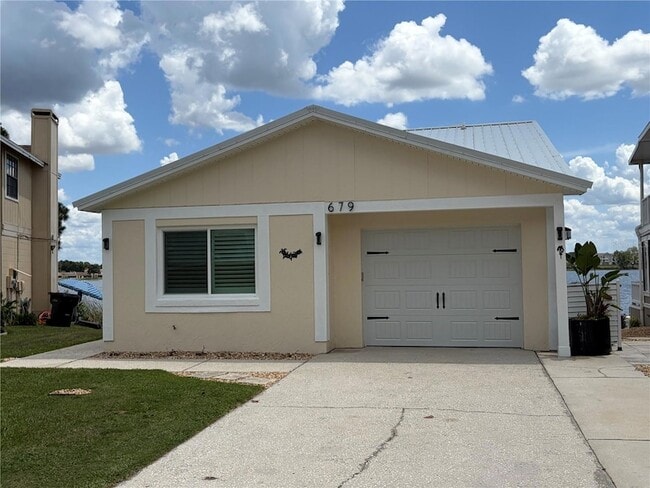 Photo - 679 Lake Dexter Cir