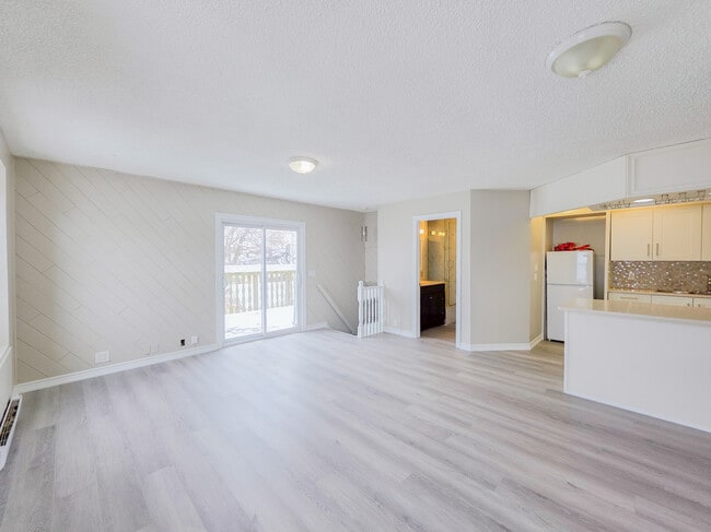 Photo - ***UTILITIES INCLUDED***Freshly Renovated Upper-Level Unit (2 Bed, 1.5 Bath) Unit UPPER