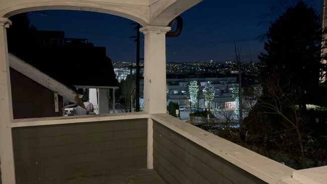 Photo - 306 Esmond Av