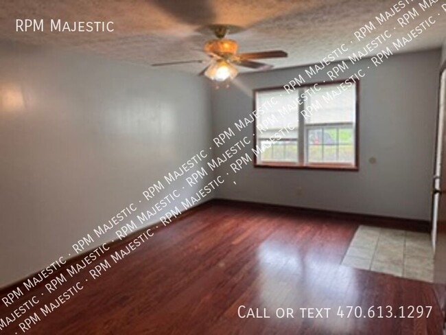 Photo - 203 Toby Springs Ln
