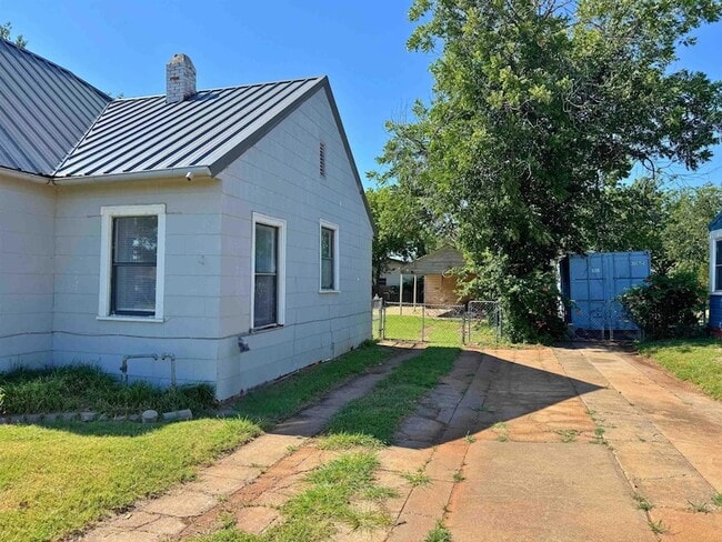 Photo - 2137 Ave J