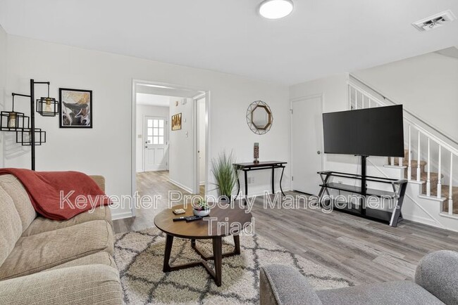 Photo - 115 S Mendenhall St