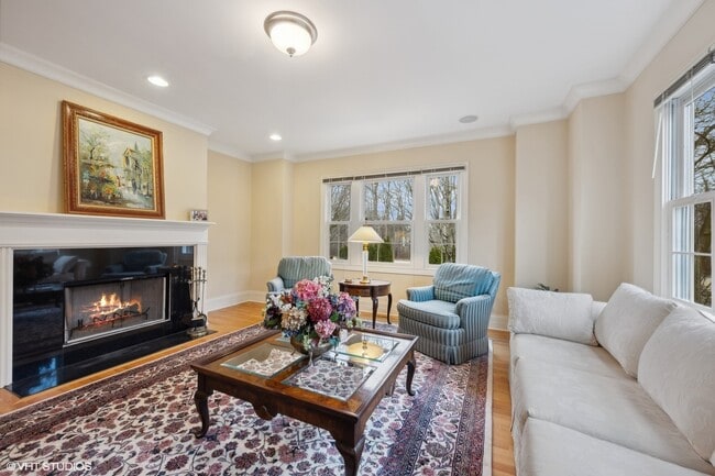 Photo - 410 Green Bay Rd