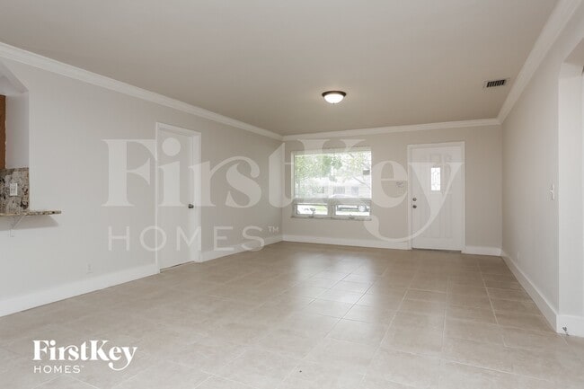 Photo - 470 NW 41st St
