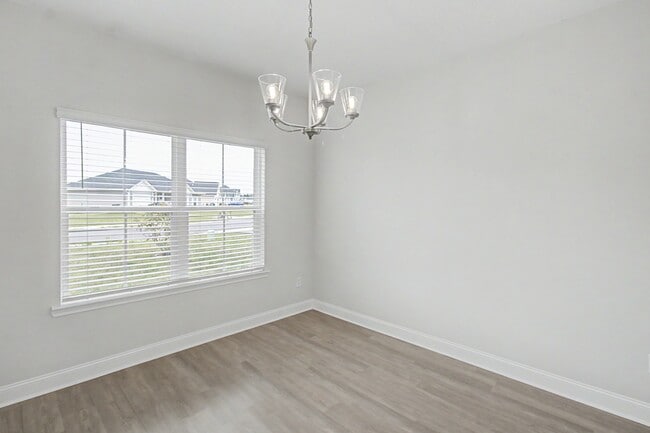 Photo - 173 Mcclelland Lp NE