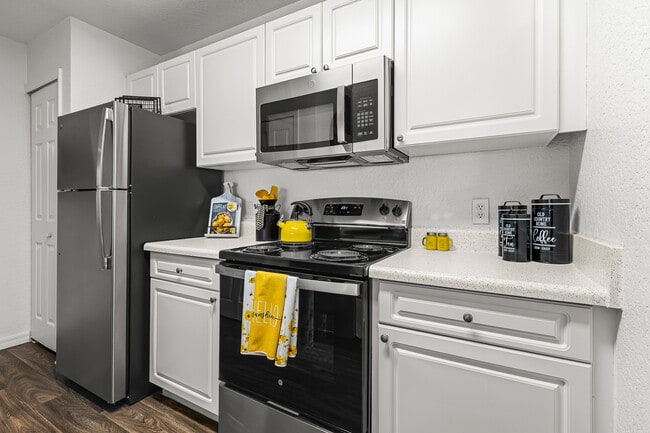 Crepe Myrtle - 1 Bed/1 Bath - 768 Sq Ft