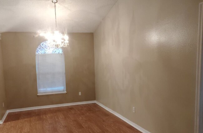 Photo - 326 Hanging Moss Rd