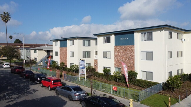 Building Photo - Torrance Palms