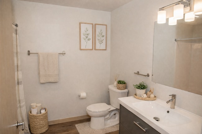 Photo - 435 Century Pl