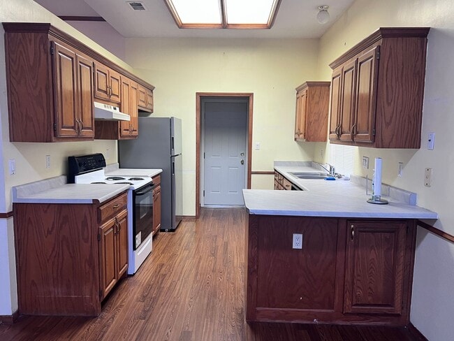 Photo - Views & Great location! 3 Br, 2 Bath, w/ major kitchen appliances, fireplace, 2 car garage.