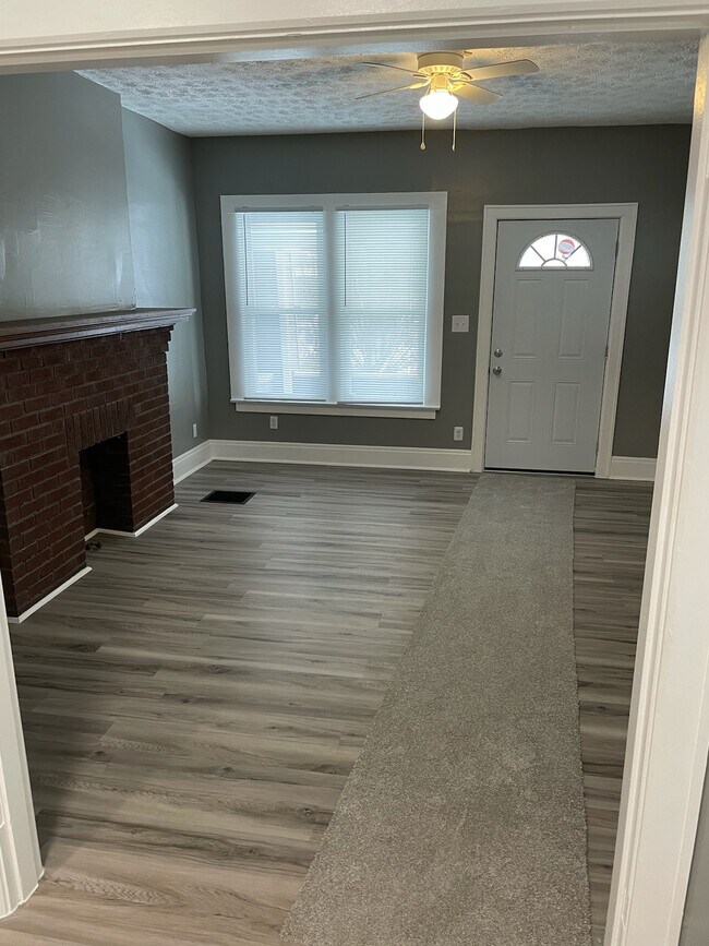 Photo - 779 Seymour Ave