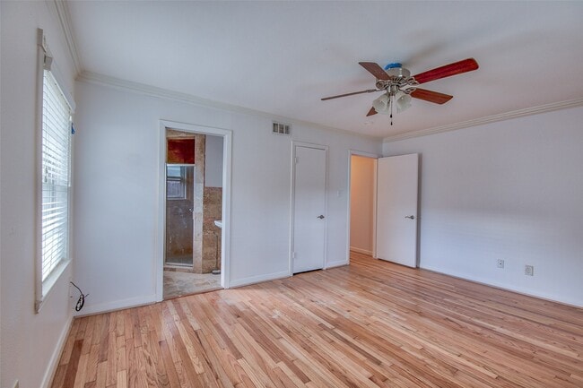 Building Photo - 4710 Willowbend Blvd Rental