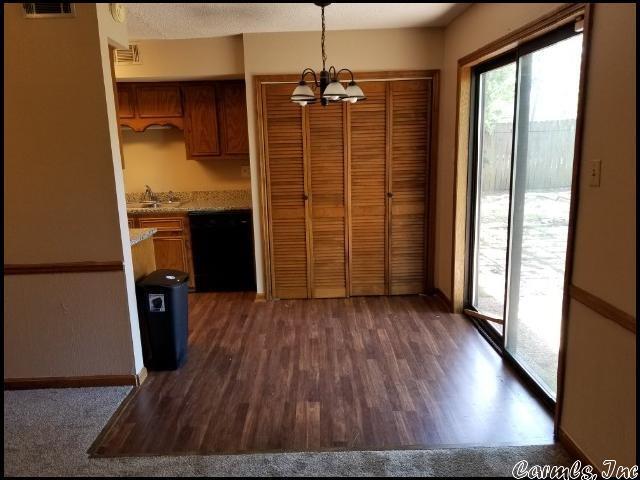 Photo - 39 Oak Forest Loop