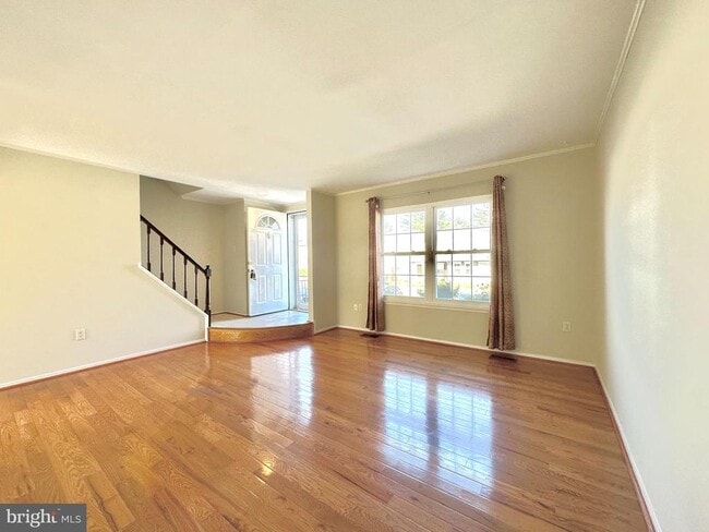 Photo - 402 Carousel Ct