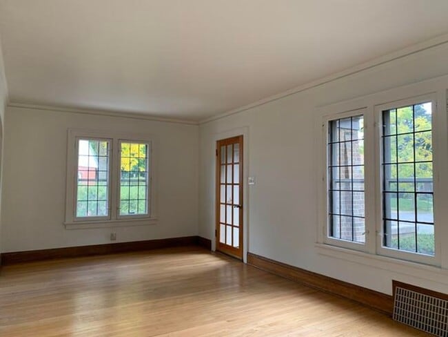 Photo - 4 Bedroom Single-Family House in Shorewood