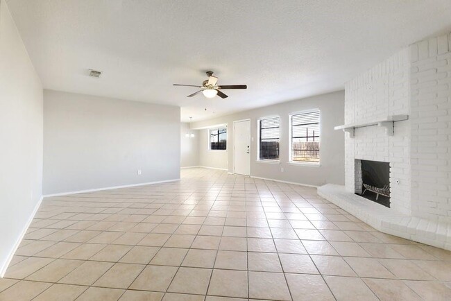 Photo - 1214 Doonesbury Dr