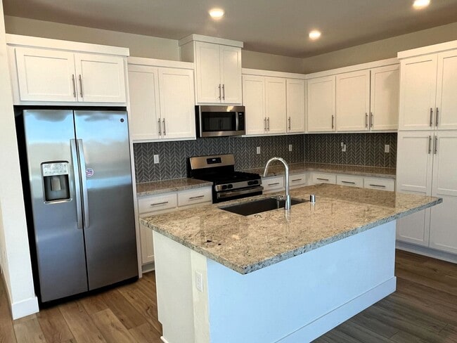 Spacious 4-Bedroom Home in Prime Tracy Loc... - Spacious 4-Bedroom Home in Prime Tracy Loc...