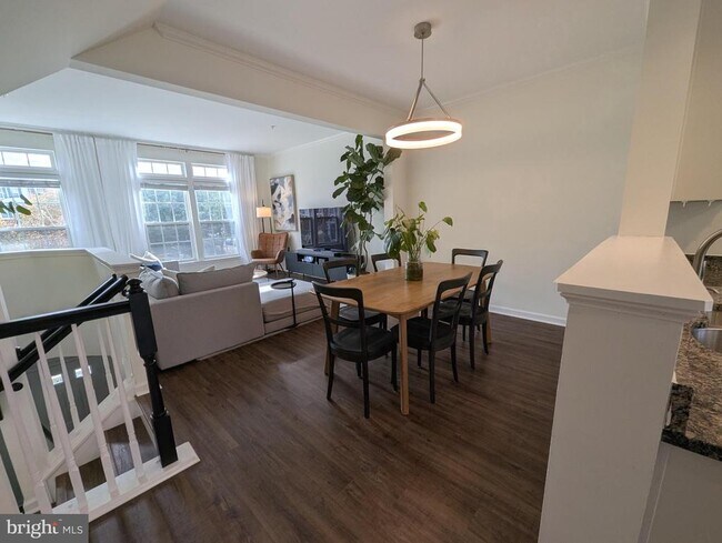 Photo - 2922 Huntington Grove Square