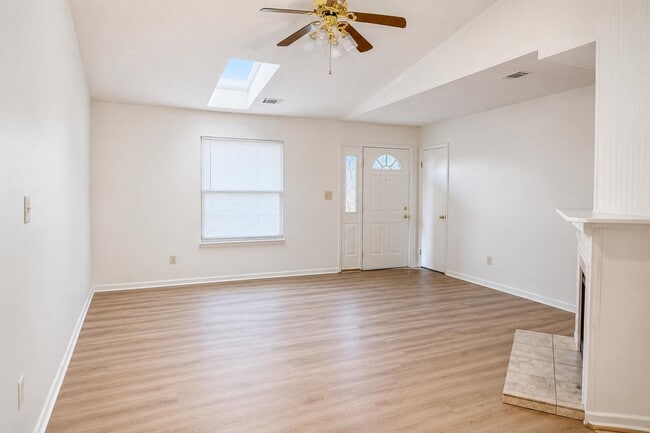 107 Hillside Dr
