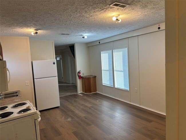 Photo - 608 Clear Lake Rd