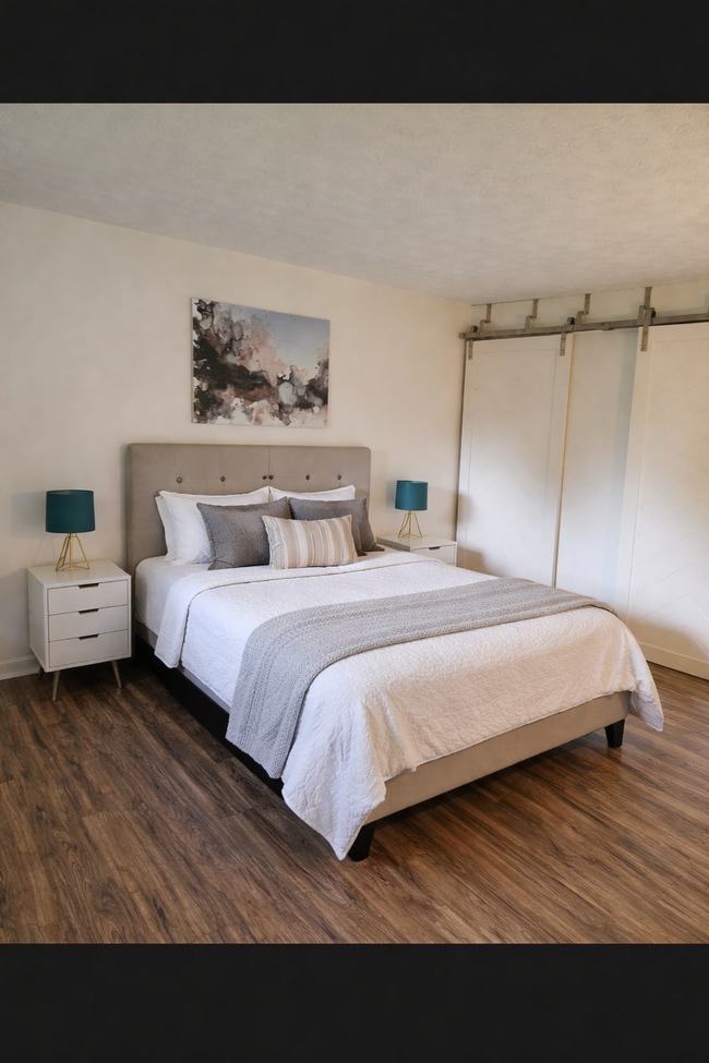 Photo - 939 Cambridge Dr