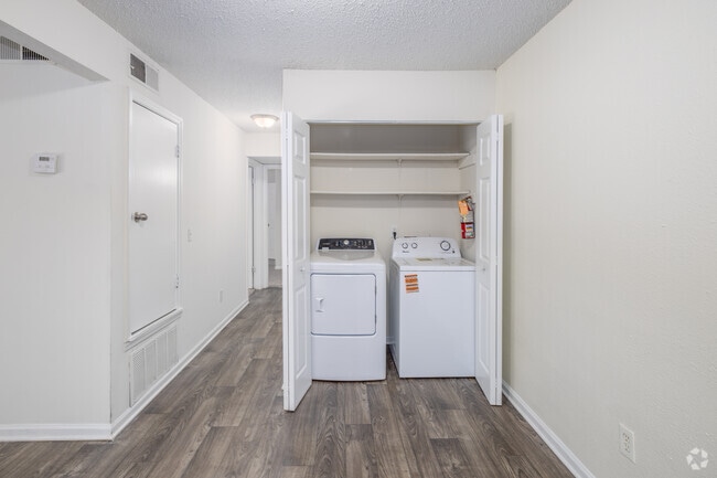 2BR, 1BA - 1,000SF - In-unit Laundry - Mill Run Apartments