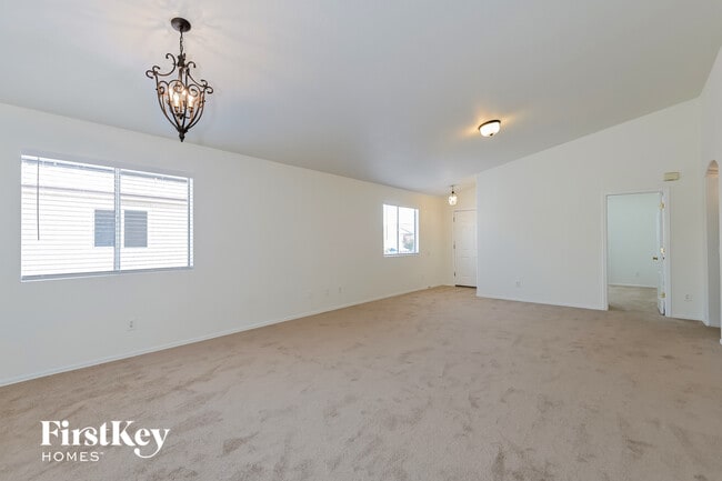 Photo - 3114 S Vaughn Dr