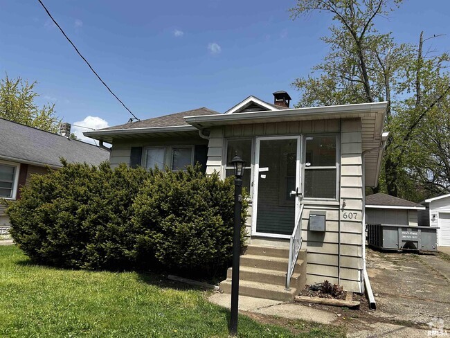 Building Photo - 607 E Forrest Hill Ave Rental