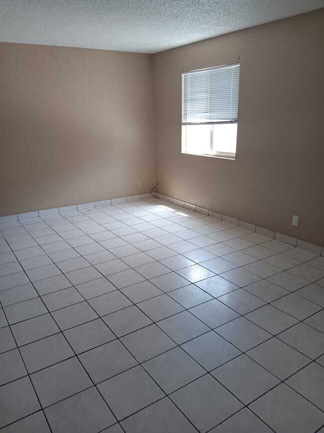 Photo - 2304 Saturn Ave Unidad B