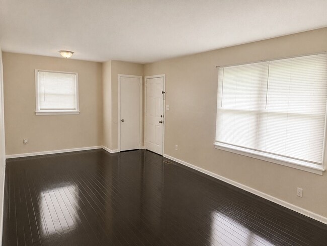 Photo - 104 Twin Oaks Dr