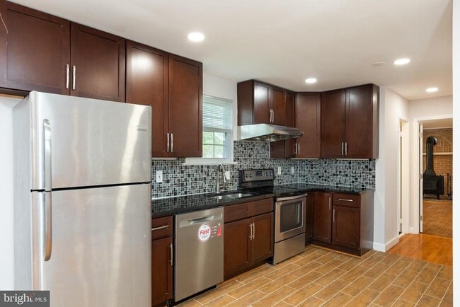 Photo - 9004 Roundleaf Way