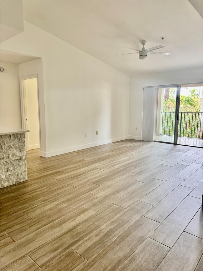 Photo - 4856 N State Rd 7