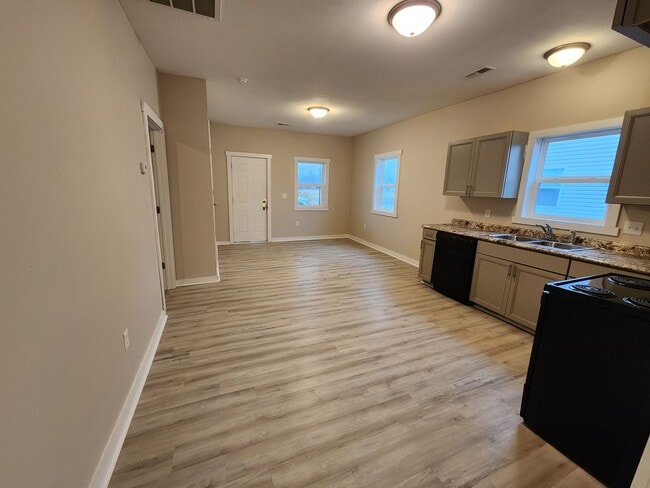 Photo - Spacious 3-Bedroom, 1-Bathroom Home AVAILABLE NOW!!