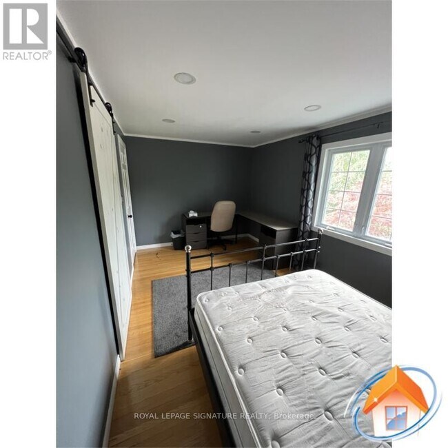 Photo - 72 Whitehorn Crescent