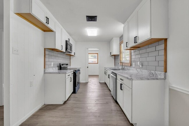 Photo - Renovated 3 Bedroom 2 Bath Home for Rent with Detached Garage!