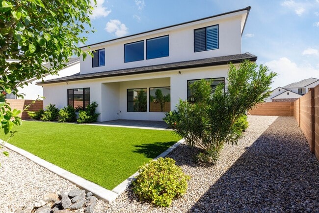 Photo - Beautiful 5 Bed 3.5 bath near Sunrise Valley Park In Washington.