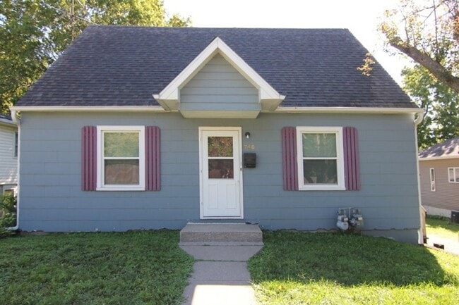 Building Photo - 740 1/2-740 1/2 Sunset St Unit 740 Sunset St - Main Level